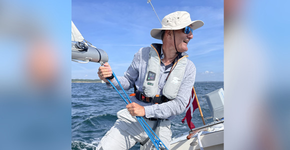 Achim på en sejlbåd