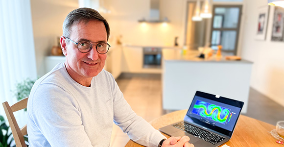 Achim ved computeren