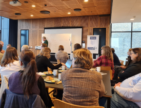 Deltagere er samlet til projekt- og porteføljenetværksmøde på SDU.